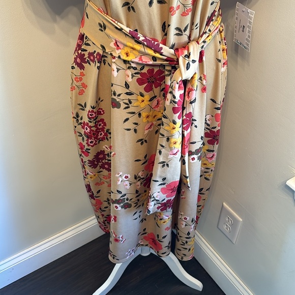 Lularoe Marly Floral Print Short Sleeve Tie Waist Midi Dress Tan Red Cream NWT - Picture 5 of 12